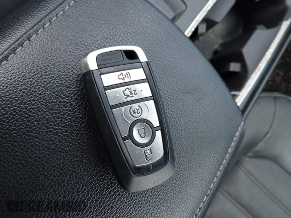 2017 Ford Fusion SE с VIN 3FA6P0HD3HR120406, выставлен на аукционе IAAI как лот 42059866 с пробегом 145 464 миль миль и . История ставок и продаж доступна на DreamBid. Изображение 11.