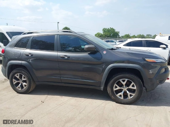 2015 Jeep Cherokee Trailhawk with VIN 1C4PJMBS8FW653568, listed as a IAAI auction lot 41960320 with 146,362 mi miles. Bid and sale history available at carsss.com. Image 13.