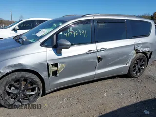 2021 Chrysler Pacifica Touring z VIN 2C4RC1FG8MR565455, wystawiony jako IAAI lot #41796891 z przebiegiem 105 645 mil mil oraz . Historia ofert i sprzedaży dostępna na DreamBid. Obrazek 6.