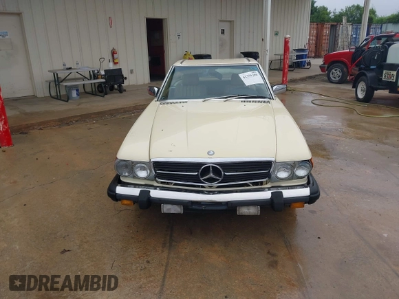 1983 Mercedes-Benz 380 SL z VIN WDBBA45A3DB021934, wystawiony jako IAAI lot #42355288 z przebiegiem 10 887 mil mil oraz . Historia ofert i sprzedaży dostępna na DreamBid. Obrazek 12.