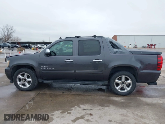 2011 Chevrolet Avalanche LS with VIN 3GNMCEE06BG129154, listed as a IAAI auction lot 41524963 with 236,029 mi miles and . Bid and sale history available at DreamBid. Image 14.