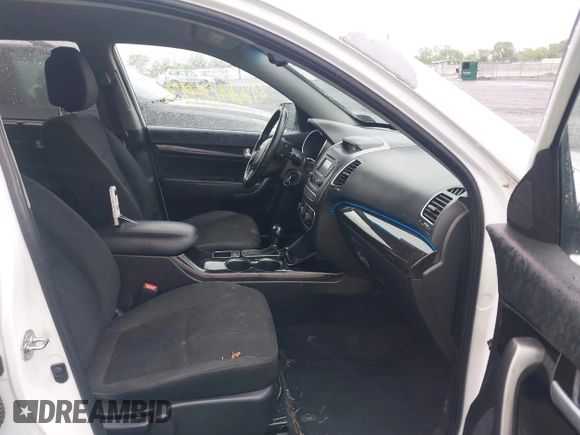2015 Kia Sorento LX with VIN 5XYKTCA63FG586054, listed as a IAAI auction lot 42246543 with 159,427 mi miles and . Bid and sale history available at DreamBid. Image 5.