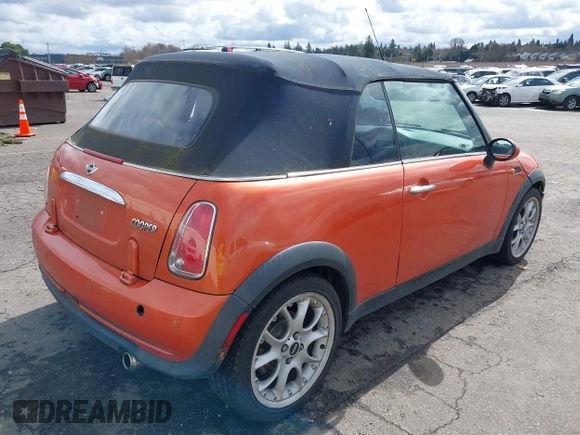 2005 MINI Convertible z VIN WMWRF33485TF60893, wystawiony jako IAAI lot #41831159 z przebiegiem 92 184 mil mil oraz . Historia ofert i sprzedaży dostępna na DreamBid. Obrazek 4.