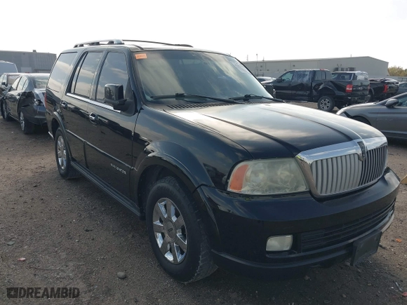 2005 Lincoln Navigator Luxury with VIN 5LMFU27515LJ18083, listed as a IAAI auction lot 41035901 with 172,467 mi miles. Bid and sale history available at carsss.com. Image 1.