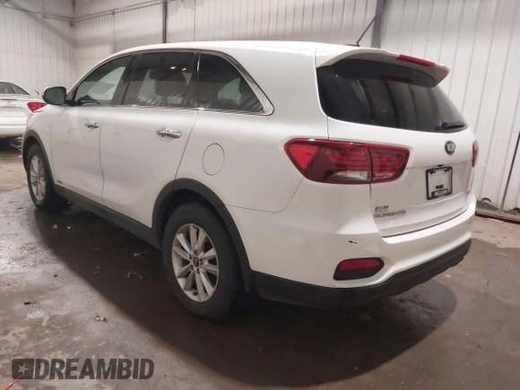 2019 Kia Sorento LX with VIN 5XYPGDA36KG542596, listed as a IAAI auction lot 40921931 with 115,716 mi miles. Bid and sale history available at carsss.com. Image 3.