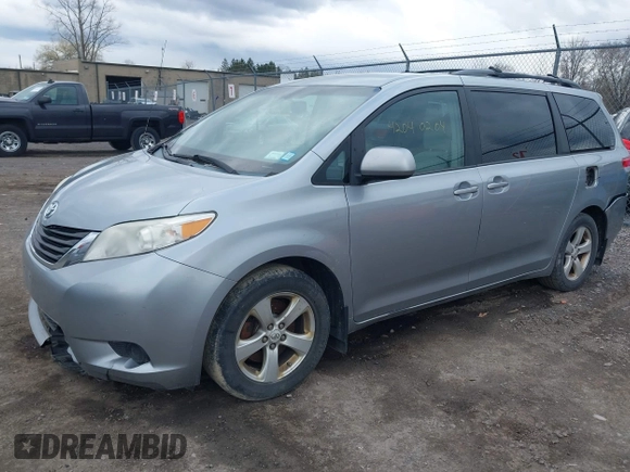 2011 Toyota Sienna LE AAS with VIN 5TDKK3DC8BS051934, listed as a IAAI auction lot 42040204 with 207,863 mi miles. Bid and sale history available at carsss.com. Image 18.