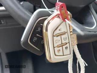 2024 Cadillac XT4 FWD Premium Luxury с VIN 1GYFZCR42RF234829, выставлен на аукционе IAAI как лот 42145964 с пробегом 12 381 миль миль и . История ставок и продаж доступна на DreamBid. Изображение 11.