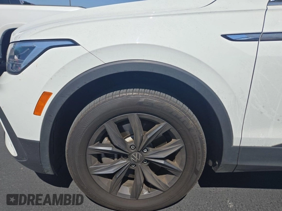 2024 Volkswagen Tiguan SE с VIN 3VV3B7AX4RM085495, выставлен на аукционе IAAI как лот 42796456 с пробегом 34 680 миль миль и . История ставок и продаж доступна на DreamBid. Изображение 47.