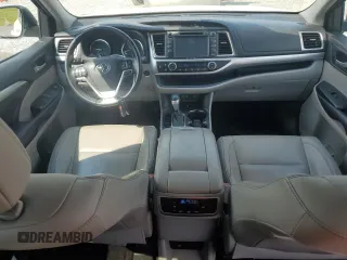 2017 Toyota Highlander XLE z VIN 5TDJZRFH6HS362094, wystawiony jako Copart lot #55086425 z przebiegiem 77 078 mil mil oraz Szkoda całkowita • Salvage title. Historia ofert i sprzedaży dostępna na DreamBid. Obrazek 8.