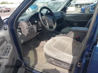2004 Ford Explorer XLT z VIN 1FMZU73W34ZB38844, wystawiony jako IAAI lot #42216933 z przebiegiem 143 096 mil mil oraz . Historia ofert i sprzedaży dostępna na DreamBid. Obrazek 5.