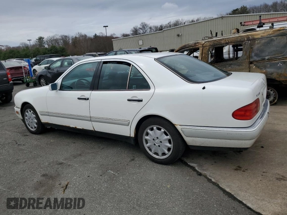 1996 Mercedes-Benz E-Class with VIN WDBJF55F5TJ022277, listed as a Copart auction lot 52597985 with 213,848 mi miles and Clean Title. Bid and sale history available at carsss.com. Image 2.