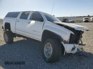 2015 GMC Sierra 2500HD Denali z VIN 1GT120E80FF175769, wystawiony jako Copart lot #79047164 z przebiegiem 116 447 mil mil oraz Szkoda całkowita • Salvage title. Historia ofert i sprzedaży dostępna na DreamBid. Obrazek 4.