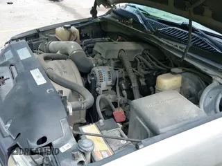 2000 Chevrolet Silverado 1500 LS z VIN 2GCEC19T5Y1333441, wystawiony jako IAAI lot #42776581 z przebiegiem 229 706 mil mil oraz . Historia ofert i sprzedaży dostępna na DreamBid. Obrazek 12.