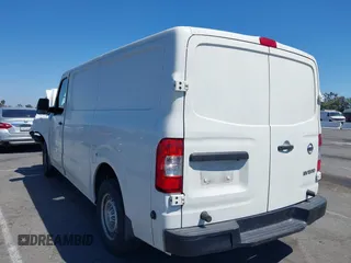 2020 Nissan NV Cargo SV z VIN 1N6BF0KM7LN806302, wystawiony jako IAAI lot #42239491 z przebiegiem 136 204 mil mil oraz . Historia ofert i sprzedaży dostępna na DreamBid. Obrazek 3.