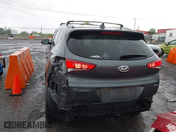 2018 Hyundai Tucson SEL with VIN KM8J3CA4XJU640429, listed as a IAAI auction lot 42063900 with 124,844 mi miles. Bid and sale history available at carsss.com. Image 6.