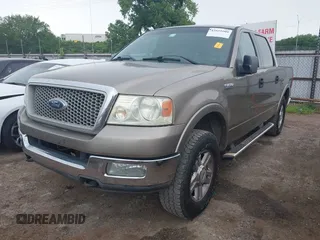 2004 Ford F-150 XLT z VIN 1FTPW14554KB11422, wystawiony jako IAAI lot #42651609 z przebiegiem 238 157 mil mil oraz . Historia ofert i sprzedaży dostępna na DreamBid. Obrazek 17.