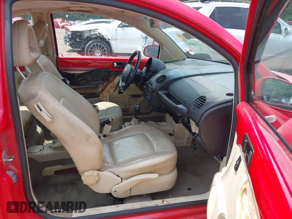 2001 Volkswagen Beetle GLS с VIN 3VWCS21C01M406402, выставлен на аукционе IAAI как лот 42366683 с пробегом 171 574 миль миль и . История ставок и продаж доступна на DreamBid. Изображение 5.