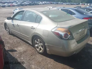 2009 Nissan Altima 2.5 S with VIN 1N4AL21EX9N513182, listed as a IAAI auction lot 42085758 with 256,655 mi miles. Bid and sale history available at carsss.com. Image 3.