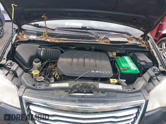 2012 Chrysler Town & Country Touring with VIN 2C4RC1BG7CR301101, listed as a IAAI auction lot 42173814 with 141,128 mi miles. Bid and sale history available at carsss.com. Image 10.