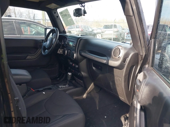 2013 Jeep Wrangler Unlimited Freedom z VIN 1C4BJWDG8DL648870, wystawiony jako IAAI lot #41909372 z przebiegiem 184 203 mil mil oraz . Historia ofert i sprzedaży dostępna na DreamBid. Obrazek 5.
