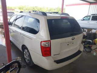 2008 Kia Sedona LX with VIN KNDMB233986267918, listed as a IAAI auction lot 41999497 with 146,774 mi miles. Bid and sale history available at carsss.com. Image 3.