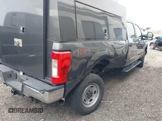 2019 Ford F-350 Platinum z VIN 1FT7W3B65KEF54303, wystawiony jako IAAI lot #41779868 z przebiegiem Nie podano mil oraz . Historia ofert i sprzedaży dostępna na DreamBid. Obrazek 4.