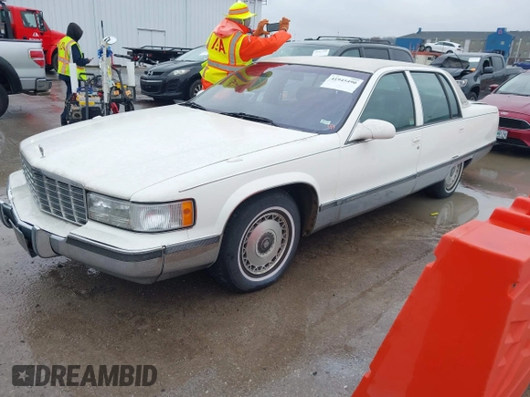 1996 Cadillac Fleetwood z VIN 1G6DW52P1TR700801, wystawiony jako IAAI lot #41945490 z przebiegiem 133 198 mil mil oraz . Historia ofert i sprzedaży dostępna na DreamBid. Obrazek 2.