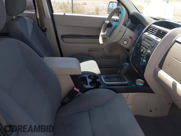 2008 Ford Escape XLS z VIN 1FMCU02Z28KC00547, wystawiony jako IAAI lot #42540493 z przebiegiem 142 584 mil mil oraz . Historia ofert i sprzedaży dostępna na DreamBid. Obrazek 5.