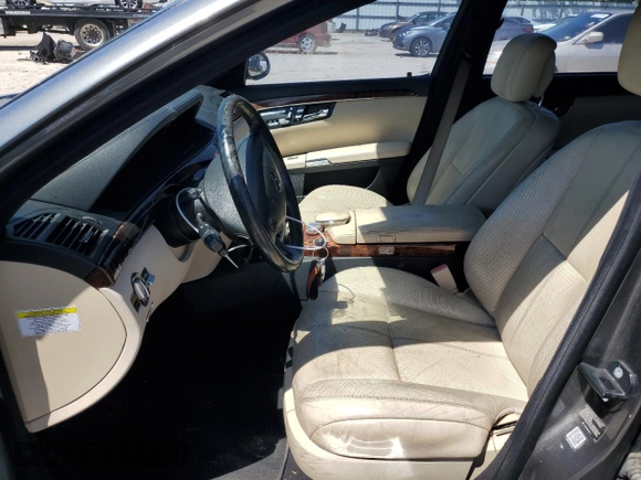 2007 Mercedes-Benz S 550 z VIN WDDNG86X97A121513, wystawiony jako Copart lot #55254945 z przebiegiem 107 313 mil mil oraz Czysty tytuł • Clean title. Historia ofert i sprzedaży dostępna na DreamBid. Obrazek 7.