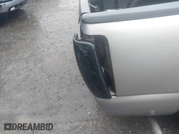 2001 GMC Sierra 1500 SLE z VIN 2GTEC19V711312775, wystawiony jako IAAI lot #40762532 z przebiegiem 230 372 mil mil oraz . Historia ofert i sprzedaży dostępna na DreamBid. Obrazek 12.