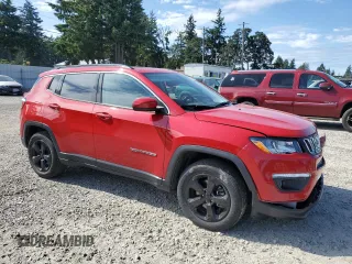 2020 Jeep Compass Latitude z VIN 3C4NJDBB0LT117108, wystawiony jako Copart lot #61243675 z przebiegiem 27 466 mil mil oraz Szkoda całkowita • Salvage title. Historia ofert i sprzedaży dostępna na DreamBid. Obrazek 4.