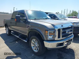2008 Ford Super Duty F-250 SRW XL with VIN 1FTSW21R08EB98044, listed as a IAAI auction lot 42002642 with 197,393 mi miles. Bid and sale history available at carsss.com. Image 1.