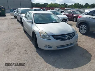2012 Nissan Altima S z VIN 1N4AL2AP8CN572403, wystawiony jako IAAI lot #42337022 z przebiegiem 141 110 mil mil oraz . Historia ofert i sprzedaży dostępna na DreamBid. Obrazek 1.