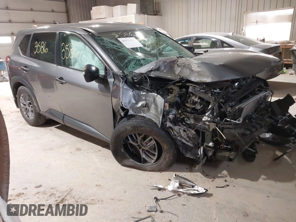 2022 Nissan Rogue S z VIN 5N1BT3AB8NC724554, wystawiony jako IAAI lot #41973586 z przebiegiem Nie podano mil oraz . Historia ofert i sprzedaży dostępna na DreamBid. Obrazek 1.