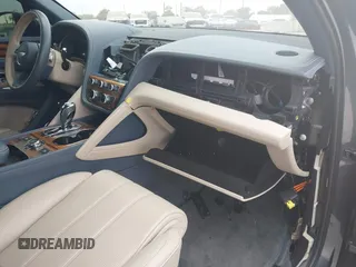 2021 Bentley Bentayga V8 z VIN SJAAM2ZV5MC038171, wystawiony jako IAAI lot #42057762 z przebiegiem 25 973 mil mil oraz . Historia ofert i sprzedaży dostępna na DreamBid. Obrazek 17.