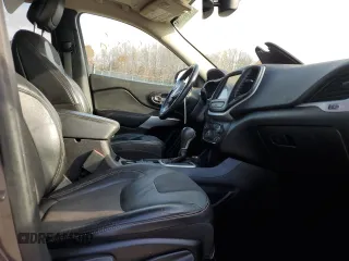 2018 Jeep Cherokee Latitude Plus z VIN 1C4PJMLX3JD507786, wystawiony jako Copart lot #78185364 z przebiegiem 28 006 mil mil oraz Szkoda całkowita • Salvage title. Historia ofert i sprzedaży dostępna na DreamBid. Obrazek 7.