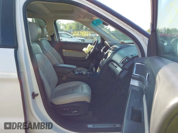 2016 Ford Explorer Platinum z VIN 1FM5K8HT4GGB58612, wystawiony jako IAAI lot #42617270 z przebiegiem 122 875 mil mil oraz . Historia ofert i sprzedaży dostępna na DreamBid. Obrazek 5.