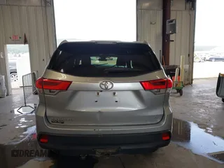 2017 Toyota Highlander LE with VIN 5TDBZRFH5HS377917, listed as a IAAI auction lot 42488526 with 63,460 mi miles and . Bid and sale history available at DreamBid. Image 17.