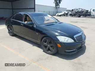 2012 Mercedes-Benz S 550 z VIN WDDNG7DB1CA440707, wystawiony jako IAAI lot #42489230 z przebiegiem 85 768 mil mil oraz . Historia ofert i sprzedaży dostępna na DreamBid. Obrazek 1.