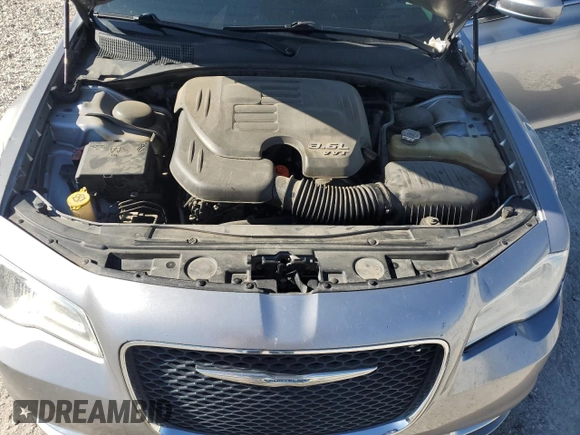 2015 Chrysler 300 Limited z VIN 2C3CCAAG5FH838054, wystawiony jako Copart lot #55480325 z przebiegiem 171 058 mil mil oraz Szkoda całkowita • Salvage title. Historia ofert i sprzedaży dostępna na DreamBid. Obrazek 11.