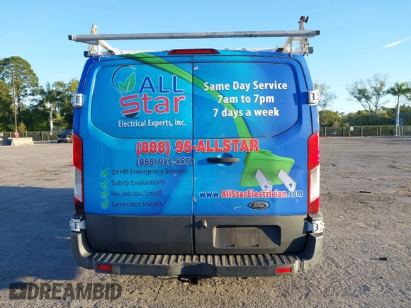 2016 Ford Transit Cargo z VIN 1FTYR1ZM5GKA69902, wystawiony jako IAAI lot #41706401 z przebiegiem 179 319 mil mil oraz . Historia ofert i sprzedaży dostępna na DreamBid. Obrazek 17.