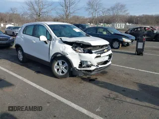 2019 Chevrolet Trax LS with VIN 3GNCJNSB5KL242561, listed as a IAAI auction lot 41662487 with 38,209 mi miles. Bid and sale history available at carsss.com. Image 1.