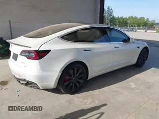 2020 Tesla Model 3 Performance z VIN 5YJ3E1EC2LF624900, wystawiony jako IAAI lot #42127589 z przebiegiem 36 758 mil mil oraz . Historia ofert i sprzedaży dostępna na DreamBid. Obrazek 4.