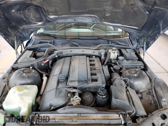 2002 BMW Z3 2.5 z VIN 4USCN33432LM06882, wystawiony jako Copart lot #57186805 z przebiegiem 117 834 mil mil oraz Czysty tytuł • Clean title. Historia ofert i sprzedaży dostępna na DreamBid. Obrazek 11.