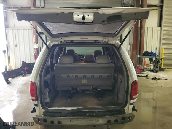 2000 Dodge Caravan with VIN 2B4GP25G4YR791420, listed as a Copart auction lot 83426754 with 141,635 mi miles and Salvage Title. Bid and sale history available at carsss.com. Image 6.