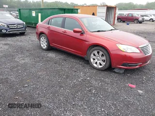 2012 Chrysler 200 Touring z VIN 1C3CCBBG4CN199415, wystawiony jako IAAI lot #42527357 z przebiegiem 124 811 mil mil oraz . Historia ofert i sprzedaży dostępna na DreamBid. Obrazek 1.