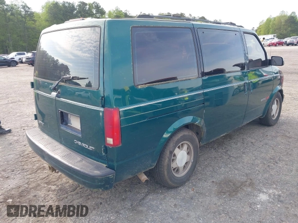2000 Chevrolet Astro with VIN 1GNEL19W6YB156223, listed as a IAAI auction lot 41929128 with 149,052 mi miles. Bid and sale history available at carsss.com. Image 4.