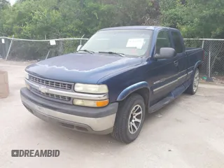 2000 Chevrolet Silverado 2500 LS z VIN 1GCFC29U5YE259603, wystawiony jako IAAI lot #42426550 z przebiegiem 229 438 mil mil oraz . Historia ofert i sprzedaży dostępna na DreamBid. Obrazek 2.