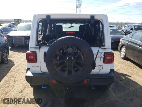 2023 Jeep Wrangler Sahara z VIN 1C4JJXP61PW519599, wystawiony jako Copart lot #51814674 z przebiegiem Nie podano mil oraz Szkoda całkowita • Salvage title. Historia ofert i sprzedaży dostępna na DreamBid. Obrazek 6.