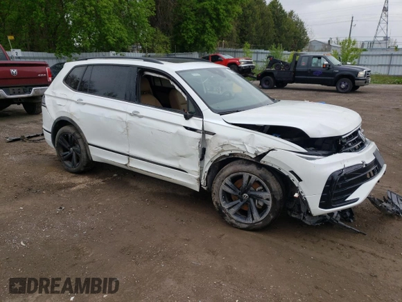 2024 Volkswagen Tiguan SE R-Line Black with VIN 3VV8B7AX5RM106702, listed as a Copart auction lot 54958375 with 47,099 mi miles and Salvage title. Bid and sale history available at DreamBid. Image 4.